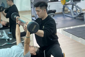  如何找到专业教练指导的比赛训练：全面指南与策略比较